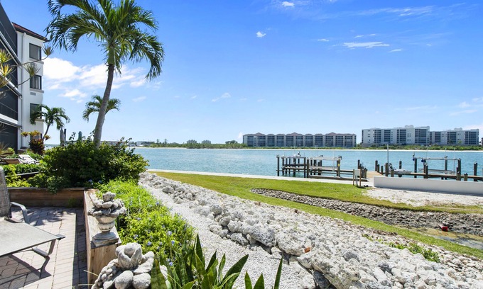 Isles of Capri Condo | Special Savings January 2024 31 days minimum!