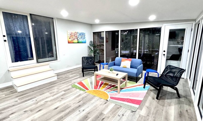 Jamestown House | Specious Morden Home near Furniture Market