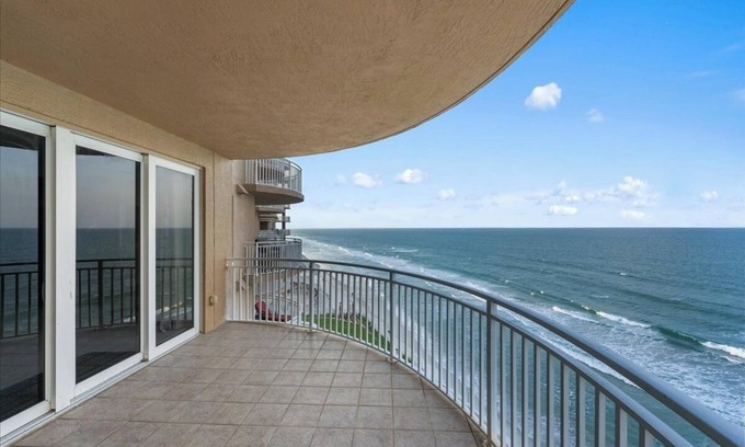 Bridgeport Heights Condo | Spectacular Large Beachfront 3BR/3B 8th FL Condo w/Ocean/River Views & Amenities