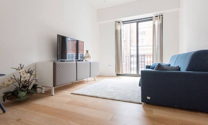 London City Centre Apartment | Spectacular 2 Bedroom in Trafalgar Sq