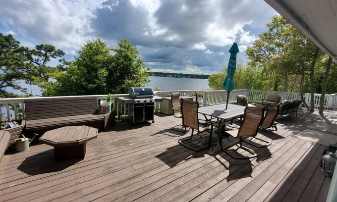 Island Heights House | Spectacular 6 Br Waterfront w/priv beach in cozy, quiet Island Heights
