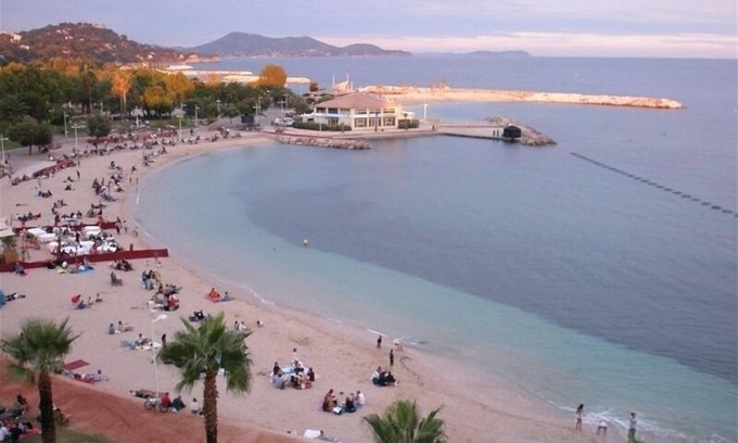 Le Mourillon Apartment | Spectacular Beach Views with Underground Garage Parking - sleeps 6