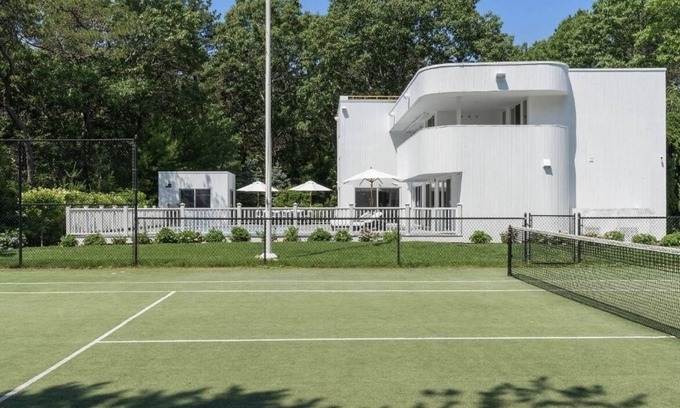 East Hampton House | Spectacular East Hampton with private tennis court and pool