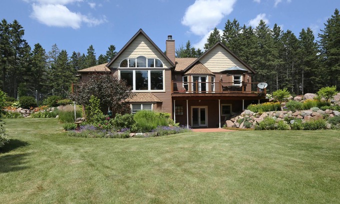 Hamburg House | Spectacular Garden Chalet close to Rib Mountain