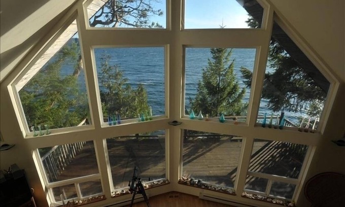 Brinnon House | Spectacular Hood Canal Views/Olympic National Park/Brinnon Waterfront House