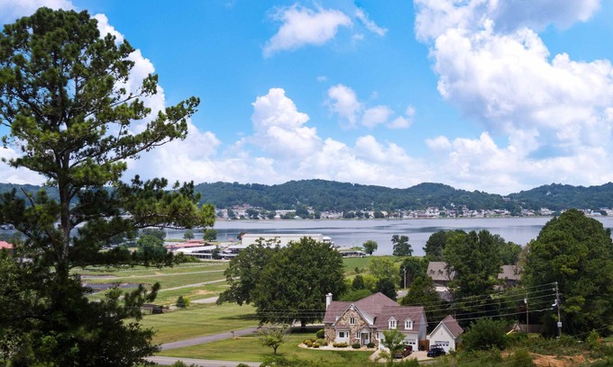 Guntersville House | Spectacular Lake Views ~ Minutes from Everything ~ Family Sized