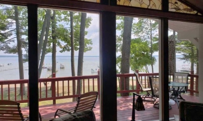 Higgins Lake Cabin | Spectacular Lakefront Cabin w/boat mooring on Higgins Lake Sleeps up to 8 people
