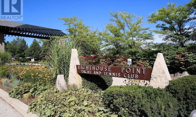 Collingwood Condo | Spectacular Lighthouse Point Waterfront Condo