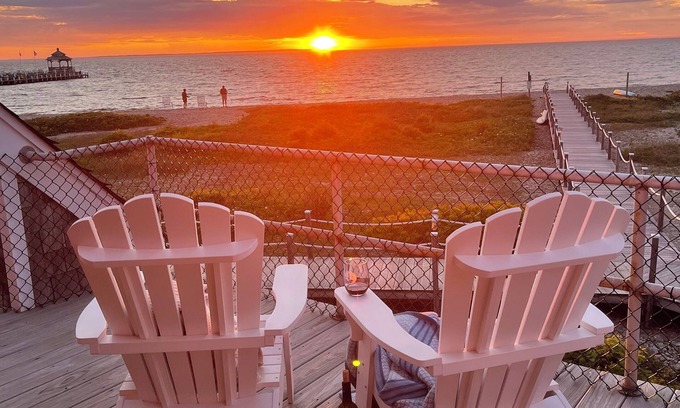 Montauk Condo | Spectacular Montauk Sunset in Gated Community - Perfect for Families!