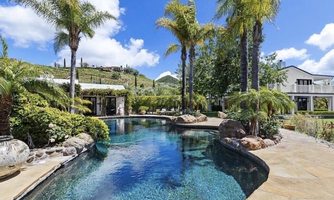 Malibu Villa | Spectacular Mountain and Vineyard views in the middle of the Malibu Wine Trail
