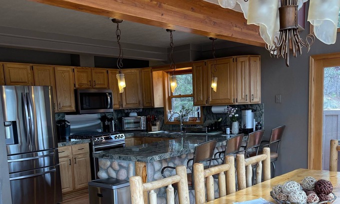 Morrison House | Spectacular Mountain Getaway