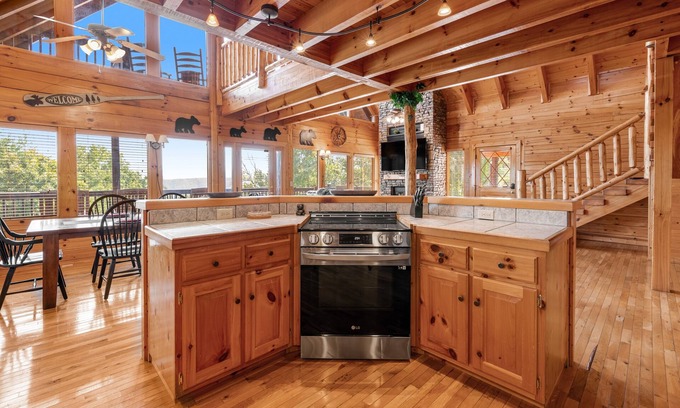 Gatlinburg - Pigeon Forge Cabin | Spectacular mountain views with furnished decks & newly refurbished living space
