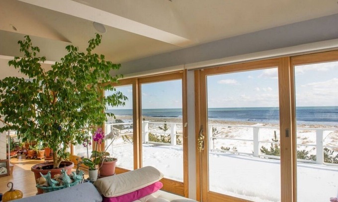 Suffolk County House | Spectacular Oceanfront Beach House