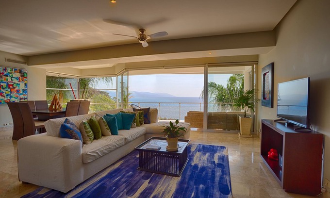 South Shore Hotel Area Condo | SPECTACULAR OCEAN AND JUNGLE VIEWS