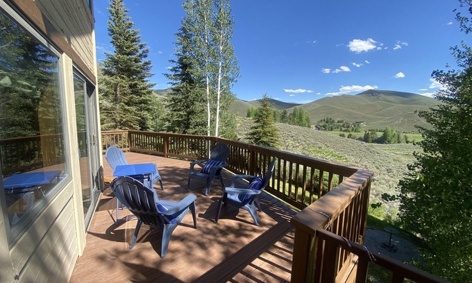 Hailey House | Spectacular,peaceful Sun Valley Mountain View Home ,2Acr,Access to Private Lake.