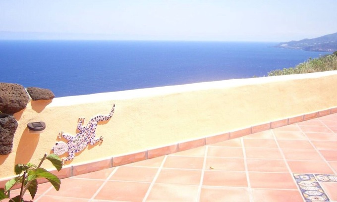 Puntallana Apartment | Spectacular sea views and pure tranquility!