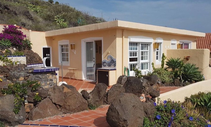Puntallana Apartment | Spectacular sea views and pure tranquility!