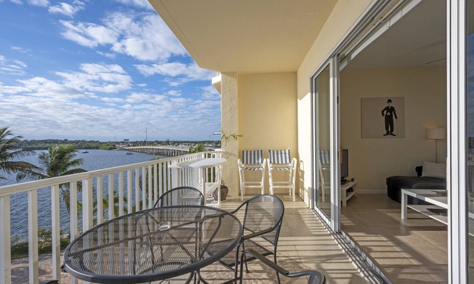 St. Petersburg - Clearwater Condo | Spectacular Sunset Views! Watch Dolphin from Your Balcony !