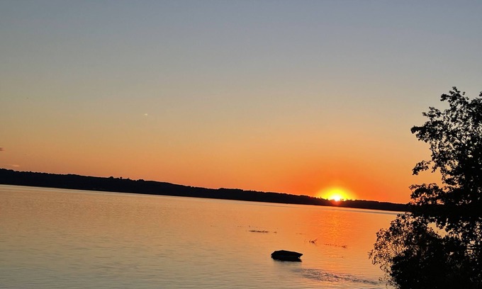 Acme Apartment | Spectacular sunset views overlooking the beach & east bay! LAST MINUTE SPECIAL!