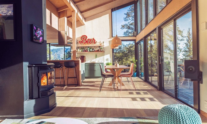 Pine Mountain Club Cabin | Spectacular Designer Treehouse with Mountain Views