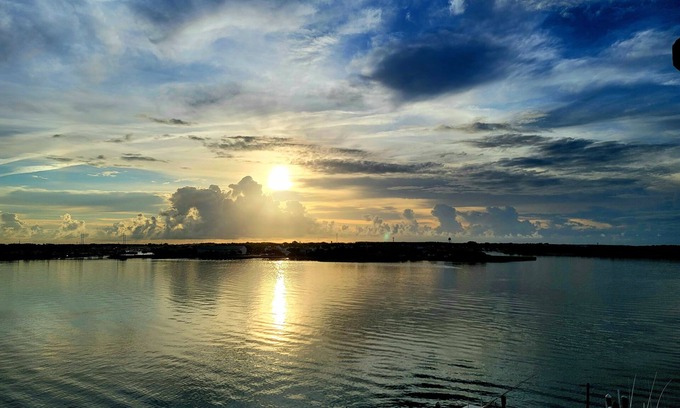 Morehead City Condo | Spectacular Views, Jacuzzi, Gym, and walk to the Beach!