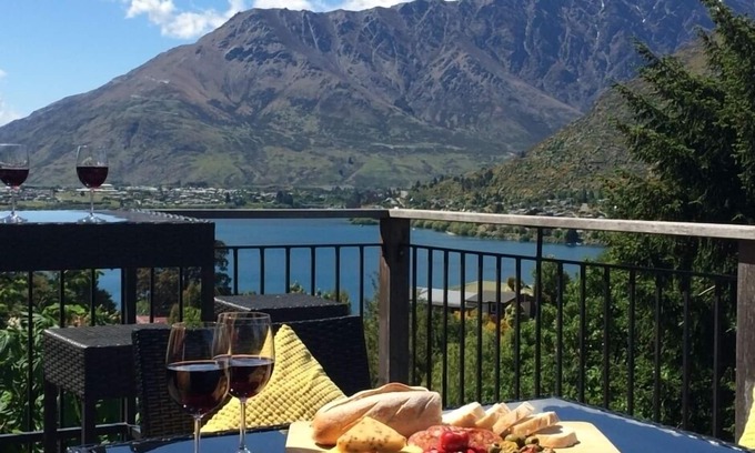 Queenstown House | Spectacular Views , Large & Modern , Perfect For Families & Large Groups