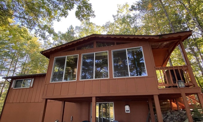 Hazelhurst House | Spectacular waterfront setting, comfy cabin