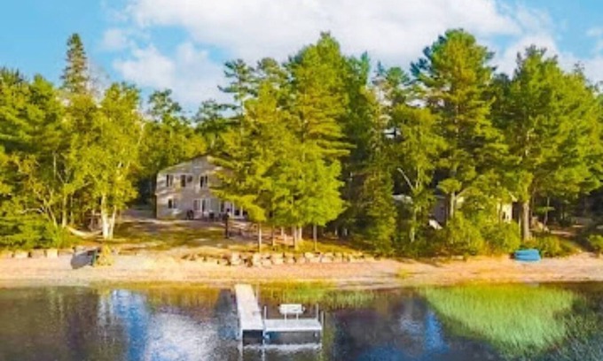 Franklin House | Spectacular Waterfront Webb Pond. Sunday to Sunday