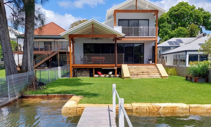 Woy Woy House | Spectacular waterfront home with private jetty