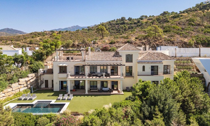 Benahavis Villa | Spectacularly located luxury villa near Marbella - perfect for families