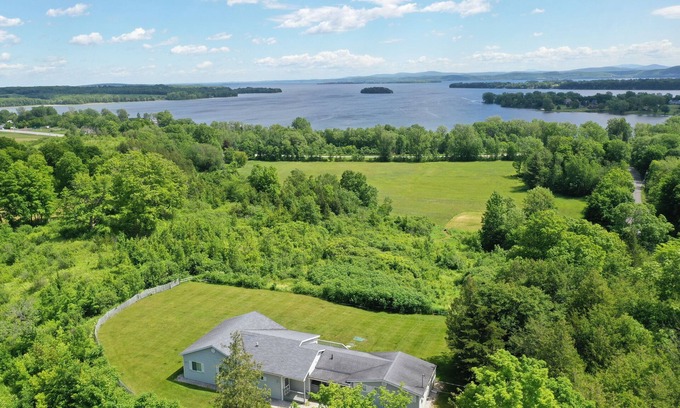 South Hero House | SPECTACULARLY SCENIC ISLAND ESTATE WITH HOTEL AMENITIES