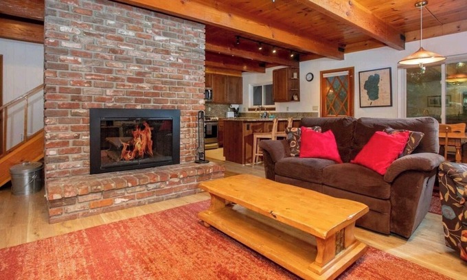 Brockway House | Speedboat Beach Cabin