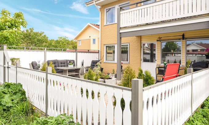 Vibble Apartment | Spend a varied vacation in this inviting and beachfront vacation apartment.