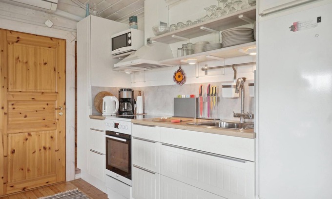 Floutrup House | Spend a wonderful time in the vacation home with a view of the Limfjord.
