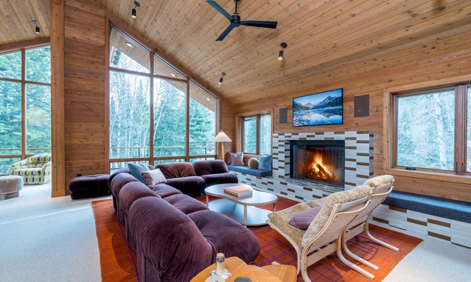 Hulen Meadows House | Spend Winter in Sun Valley! New Build home with Private Sauna and Ping-pong Table