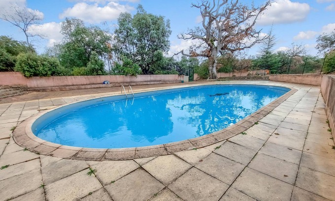Fox-Amphoux Apartment | Spend your vacation in this appealing apartment with pool access.