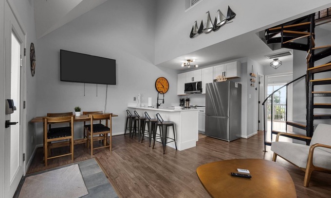 Surf City House | Spindrift - Steps from the Beach! Dogs Welcome. Grill & Beach Gear Provided.