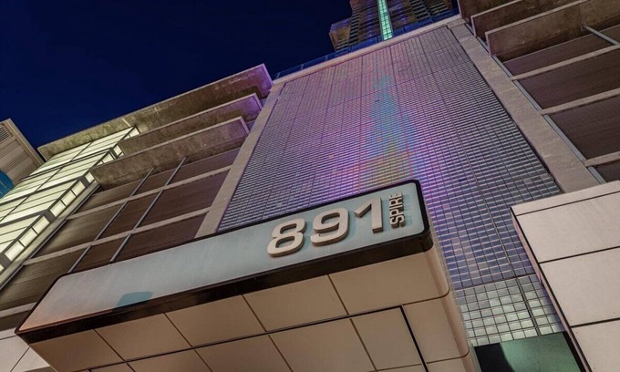 Downtown Denver Condo | ❤️SPIRE LOFT-Pool-Hot Tub-Gym-Parking-Views-WiFi-Washer/dryer in unit-Smart TV❤️