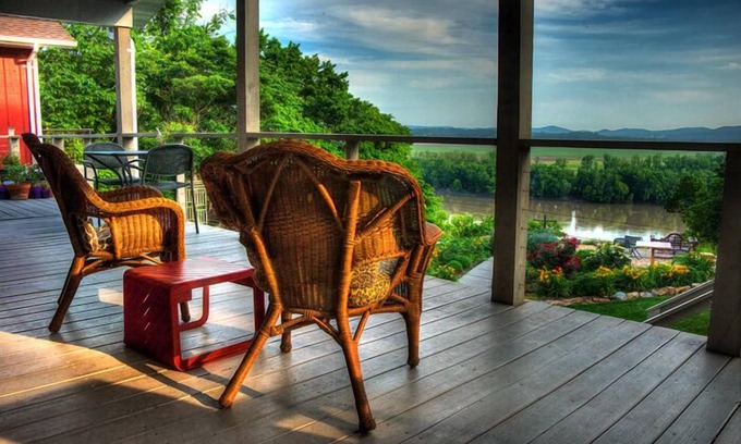 Hermann House | Spirit Hill Guest House And Gardens With Breathtaking Missouri River View
