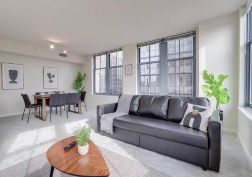 Aurora Highlands Apartment | Splendid 2 BR Condo At Pentagon City