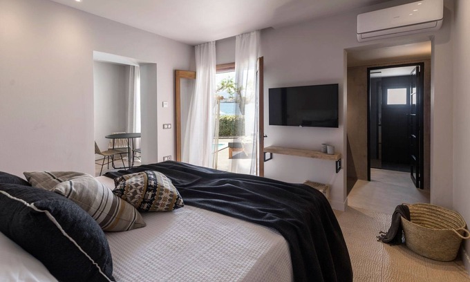 Agios Nikolaos Villa | Splendid Crete Hotel | Villa Paradiso | 1 Bedroom | Large Terrace with Private.
