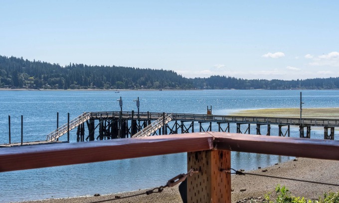 Bremerton House | Splendid entire private beach bungalow with Kayak and Hot-tub, Bremerton WA