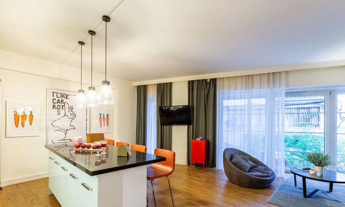 Kabatas Apartment | Splendid Flat with Excellent Location in Beyoglu