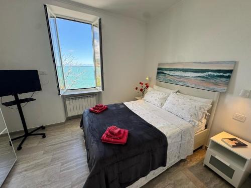 Bussana Apartment | Splendida Casa vista mare per 4 persone di fronte alle spiagge di Bussana