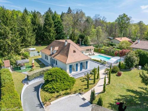 Saint-Sauveur Villa | Splendide Villa et Studio Climatisés-Grande Piscine-Vaste Parc