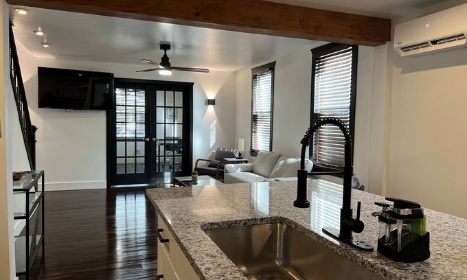 Kingston House | Spotless & Modern w/ Gourmet Kitchen, Spa Bathroom, & Double Workstations
