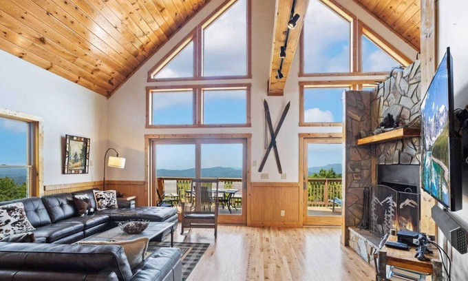 Beech Mountain Cabin | Sprawling Home Atop Beech Mountain