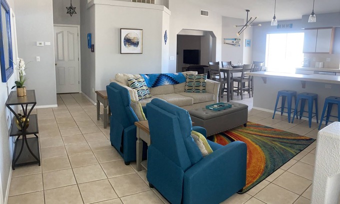 Lake Havasu City House | Spread Out with Family and Friends with 2 Living Rooms!