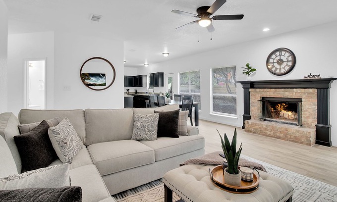 Stone Oak House | SPRING BREAK is around the courner. DON'T miss out these great prices. Book now!