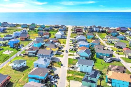 Port Bolivar House | Spring Break Ready Arcade Foosball Sleeps 12